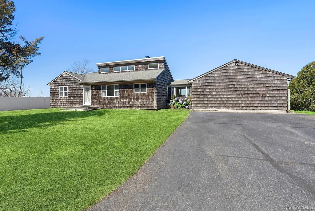 22 Peconic Crescent Hampton Bays NY 11946