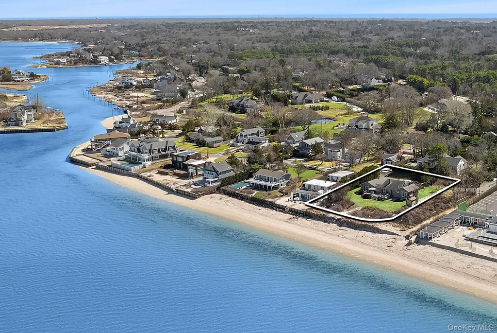 22 Peconic Crescent Hampton Bays NY 11946