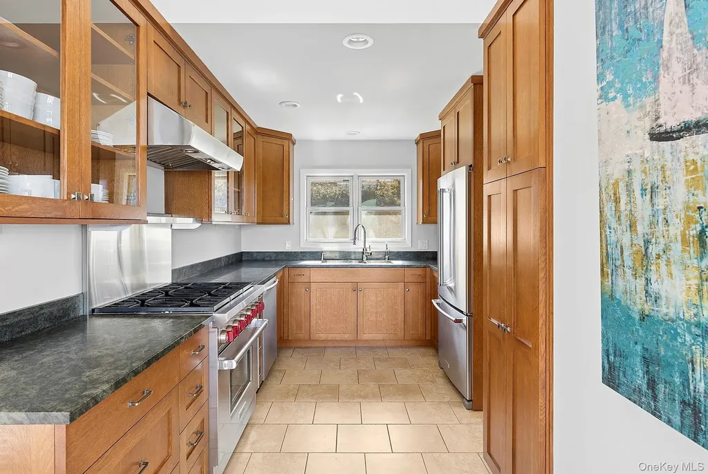 22 Peconic Crescent Hampton Bays NY 11946