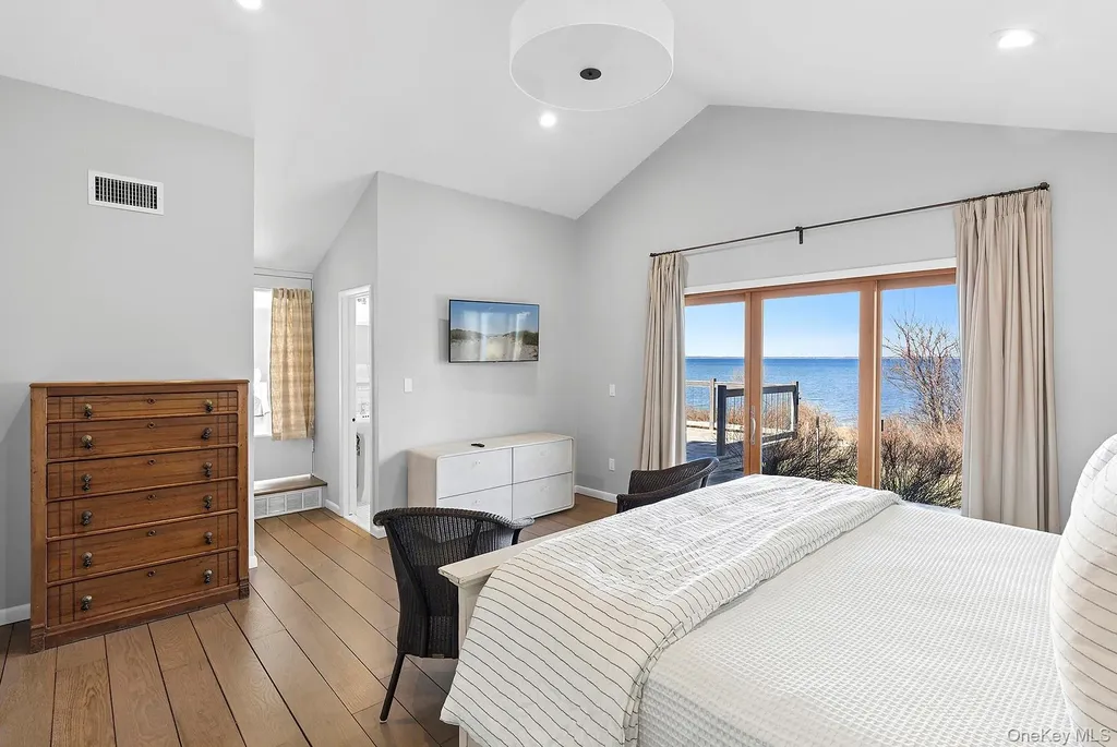 22 Peconic Crescent Hampton Bays NY 11946