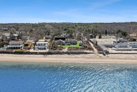 22 Peconic Crescent Hampton Bays NY 11946