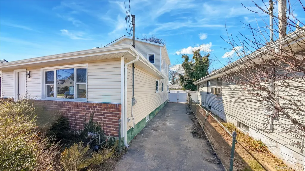 37 Lancaster Place Hempstead NY 11550