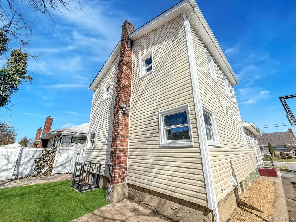 37 Lancaster Place Hempstead NY 11550
