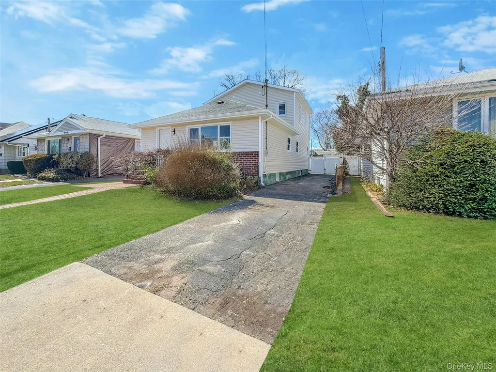 37 Lancaster Place Hempstead NY 11550