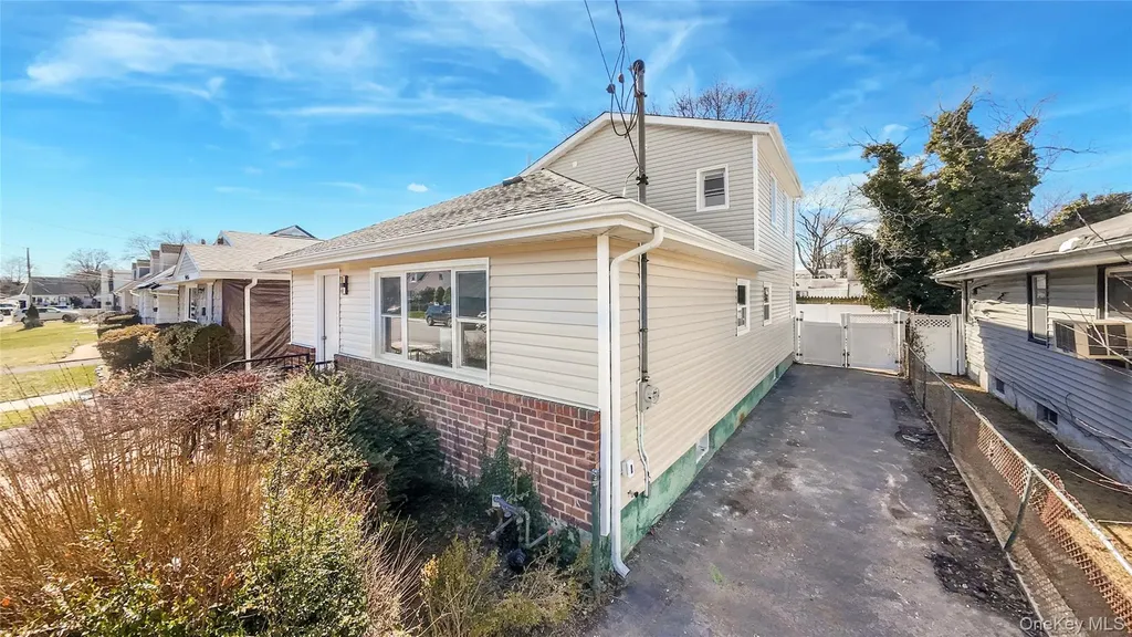 37 Lancaster Place Hempstead NY 11550