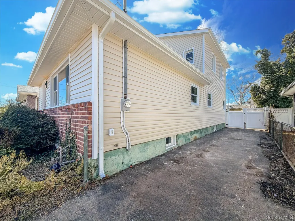 37 Lancaster Place Hempstead NY 11550