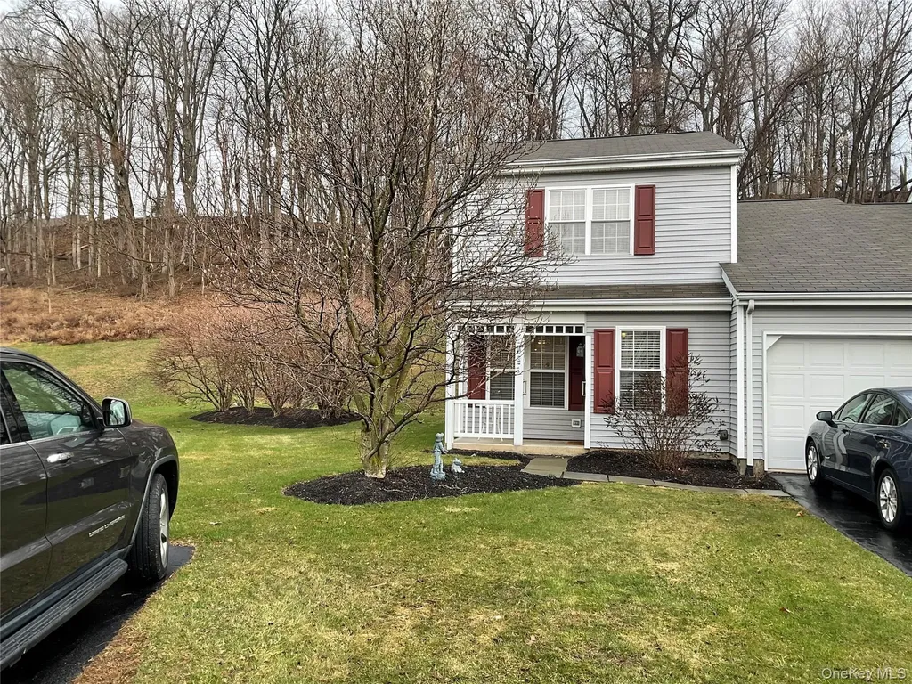17 Tall Tree Lane Poughkeepsie NY 12601