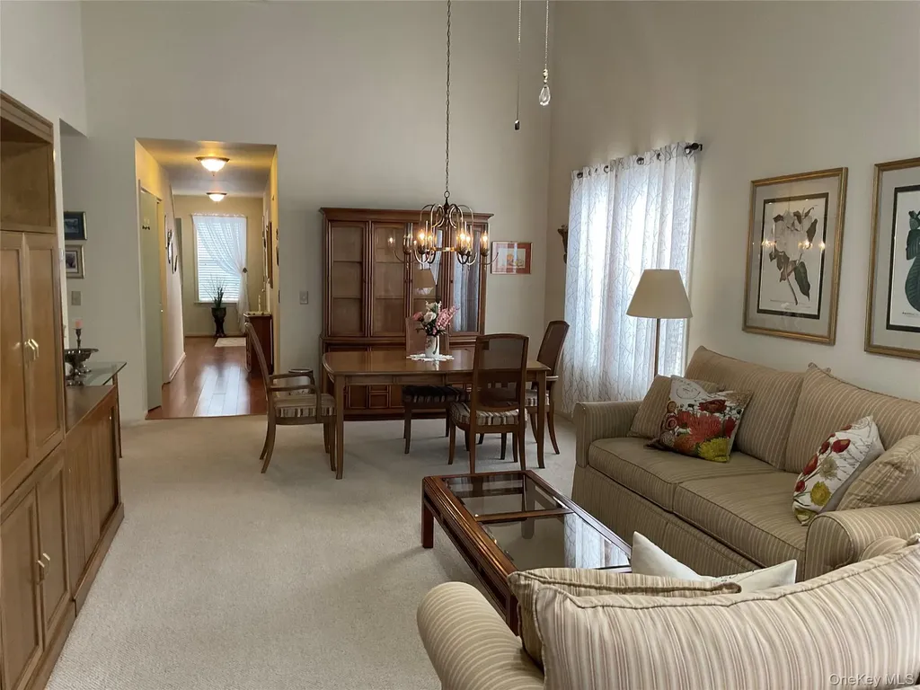 17 Tall Tree Lane Poughkeepsie NY 12601