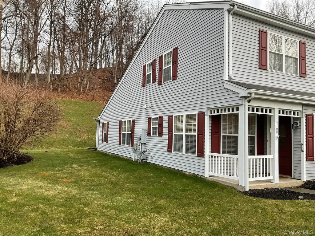 17 Tall Tree Lane Poughkeepsie NY 12601
