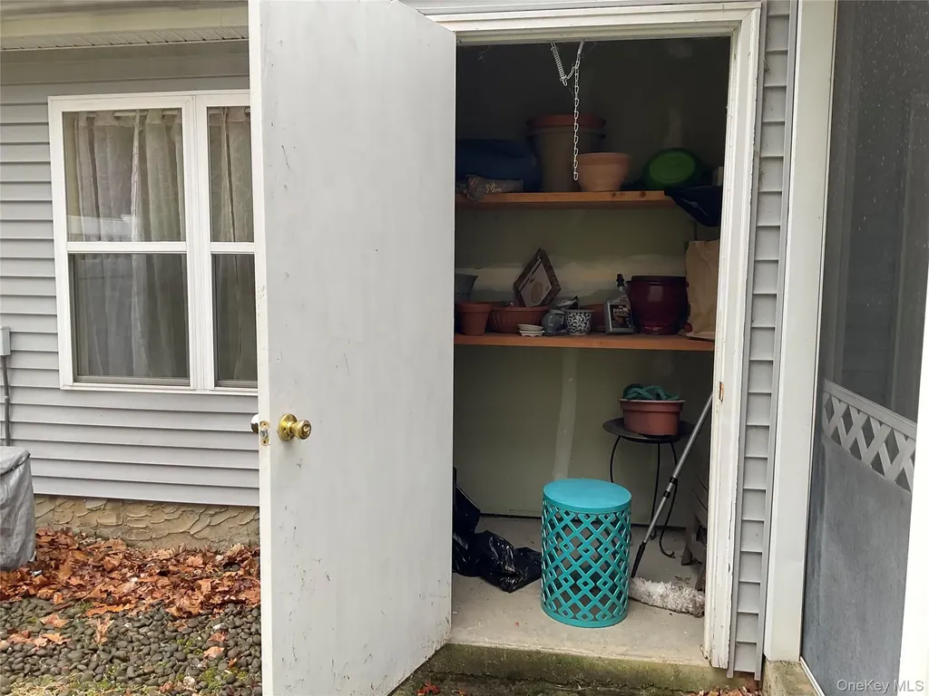 17 Tall Tree Lane Poughkeepsie NY 12601