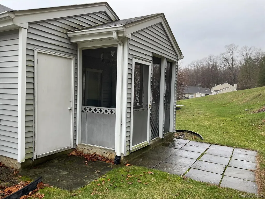 17 Tall Tree Lane Poughkeepsie NY 12601