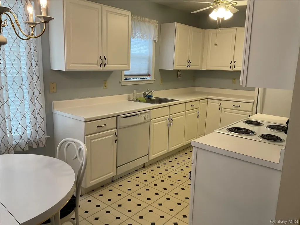 17 Tall Tree Lane Poughkeepsie NY 12601