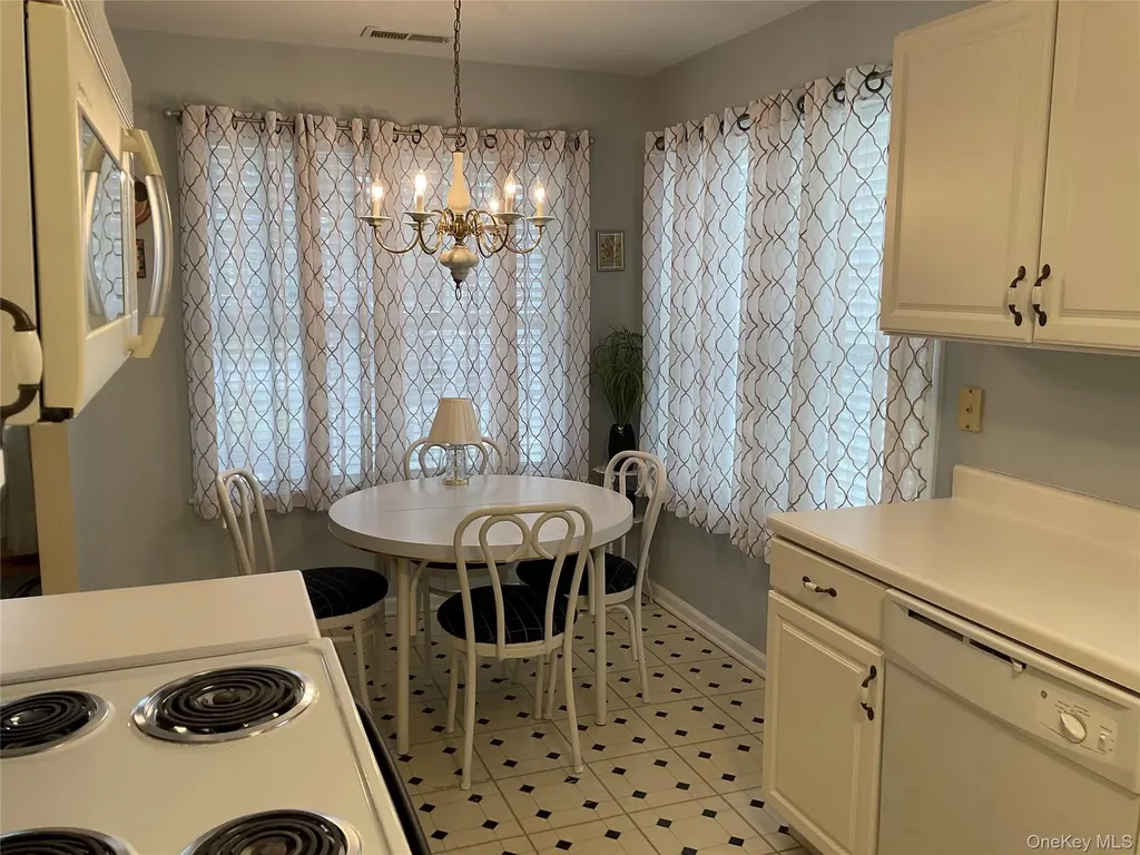 17 Tall Tree Lane Poughkeepsie NY 12601