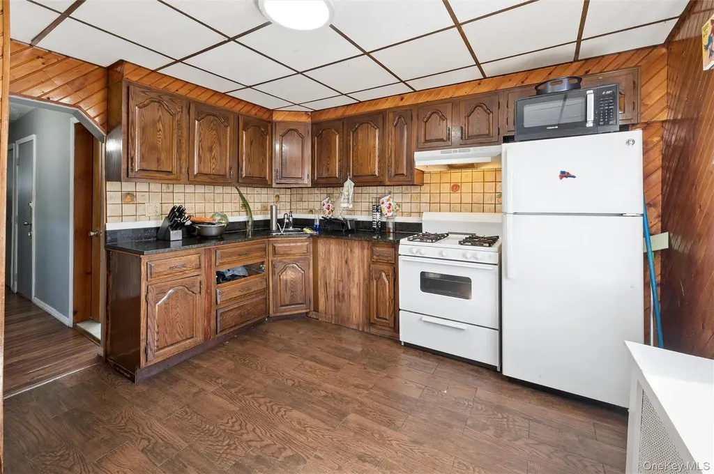 976 Sackett Avenue Bronx NY 10462