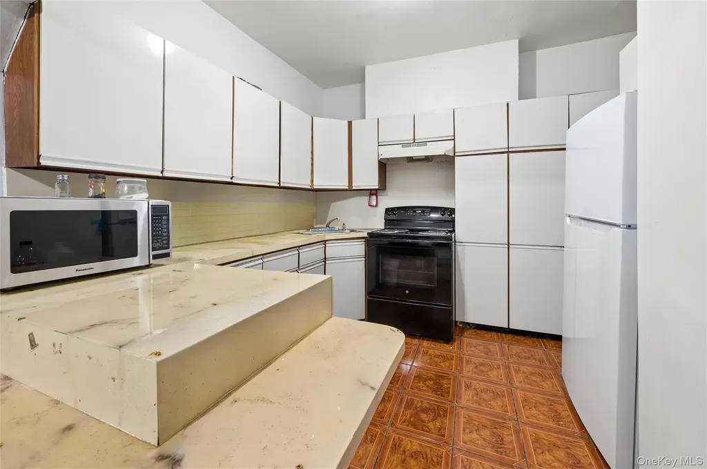 976 Sackett Avenue Bronx NY 10462