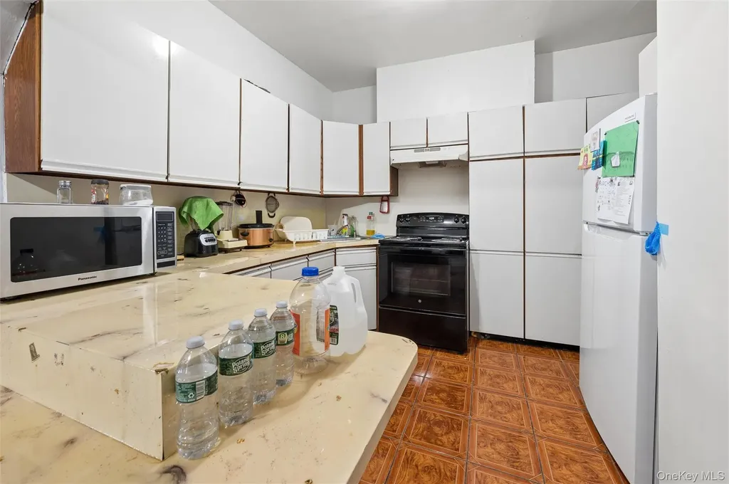 976 Sackett Avenue Bronx NY 10462