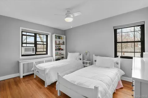 33 Manchester Road Eastchester NY 10709