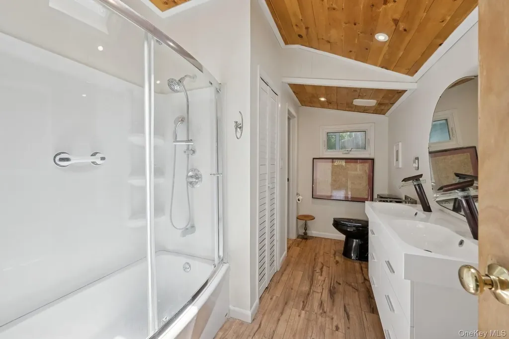 8 Towle Place Glen Cove NY 11542