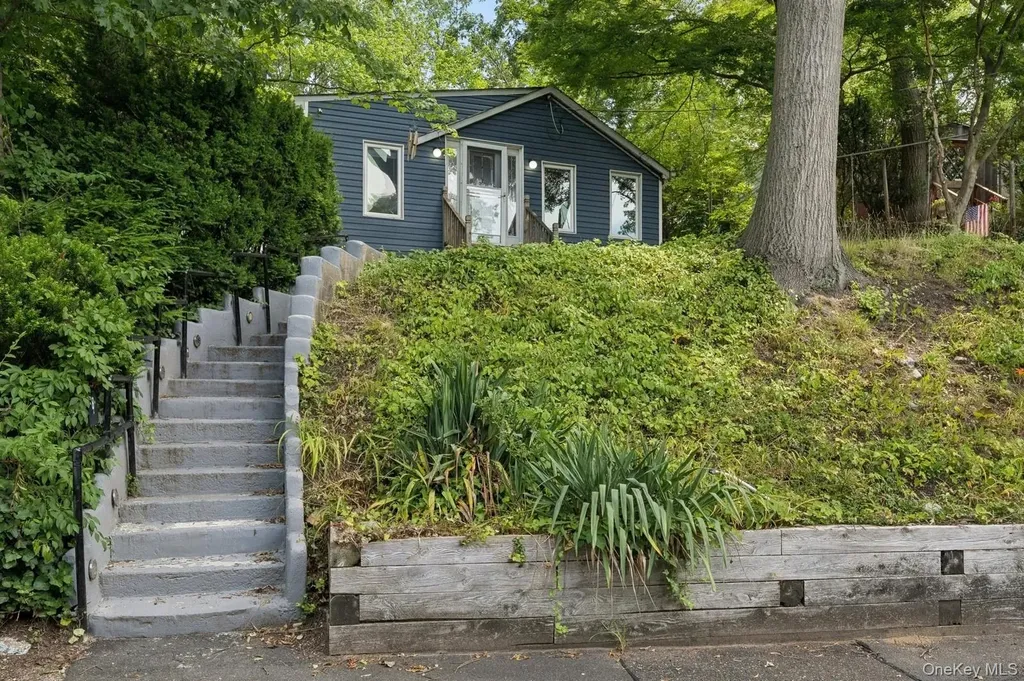 8 Towle Place Glen Cove NY 11542