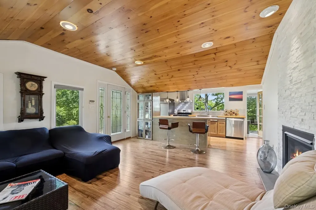 8 Towle Place Glen Cove NY 11542