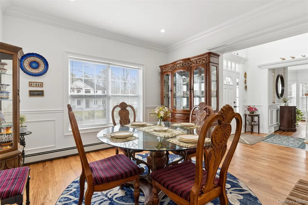 16 Gateway Court Hampton Bays NY 11946