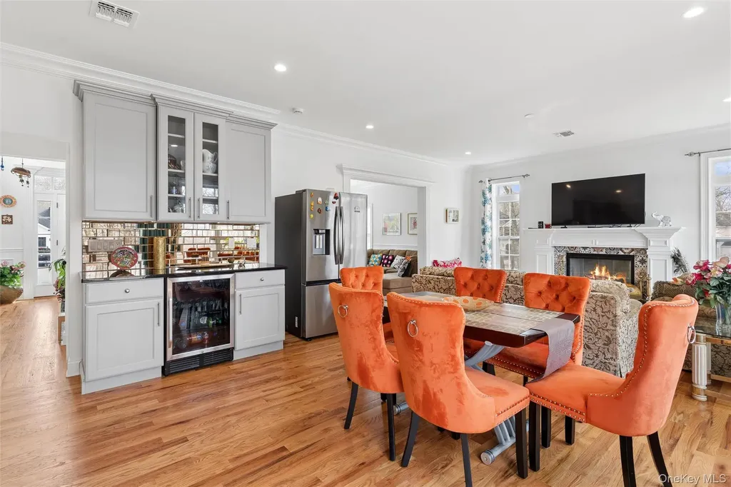 16 Gateway Court Hampton Bays NY 11946