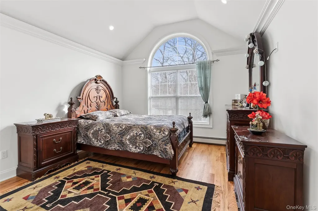 16 Gateway Court Hampton Bays NY 11946
