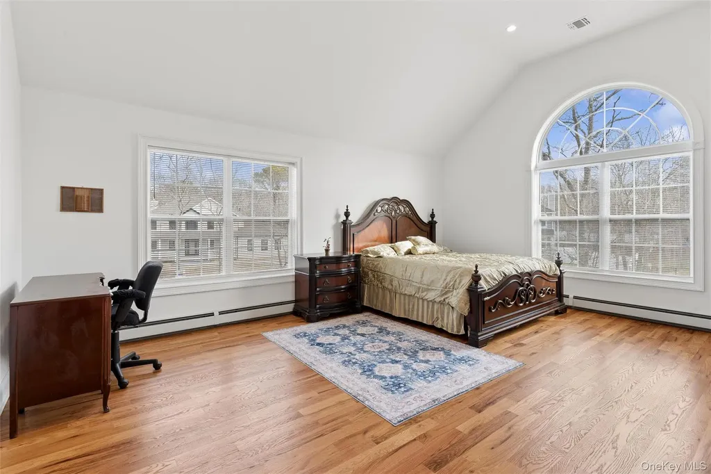 16 Gateway Court Hampton Bays NY 11946
