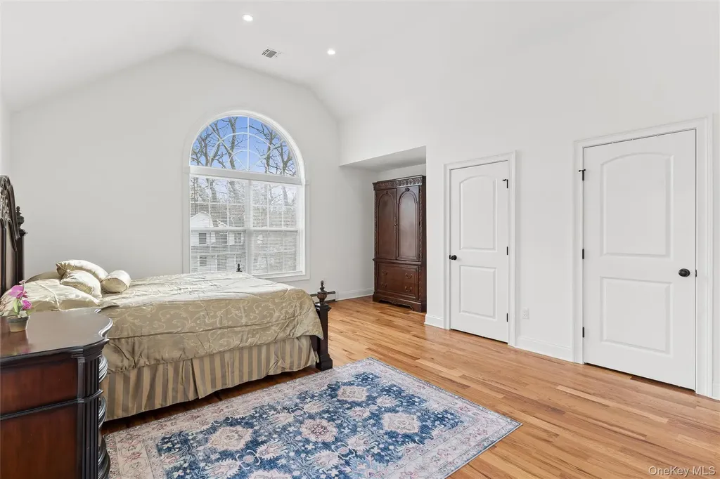 16 Gateway Court Hampton Bays NY 11946