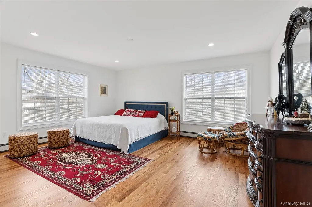 16 Gateway Court Hampton Bays NY 11946