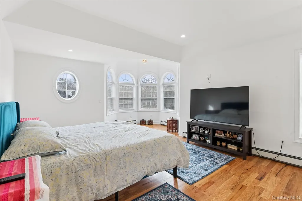 16 Gateway Court Hampton Bays NY 11946