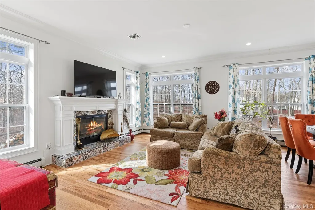 16 Gateway Court Hampton Bays NY 11946