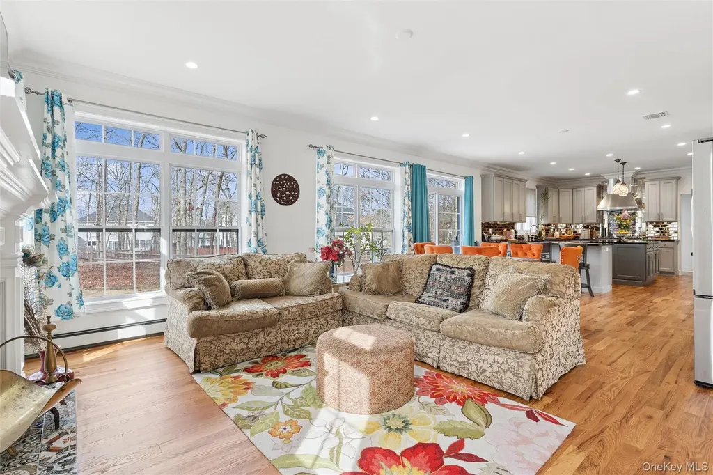 16 Gateway Court Hampton Bays NY 11946