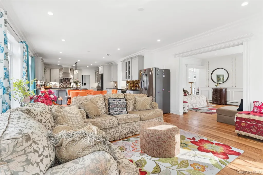 16 Gateway Court Hampton Bays NY 11946