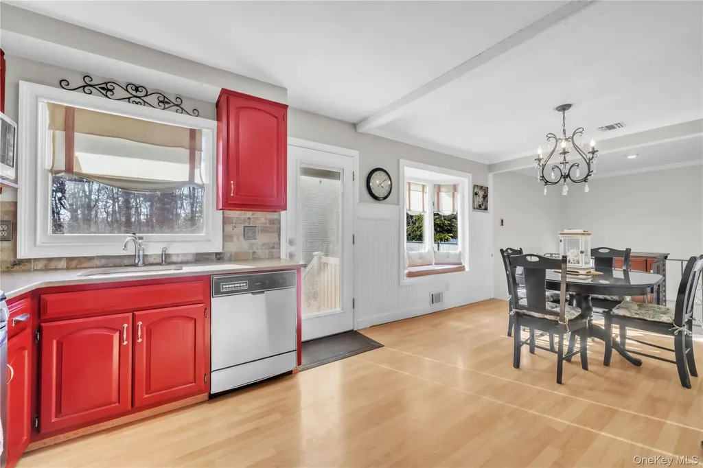 1408 Saint Louis Avenue Bay Shore NY 11706