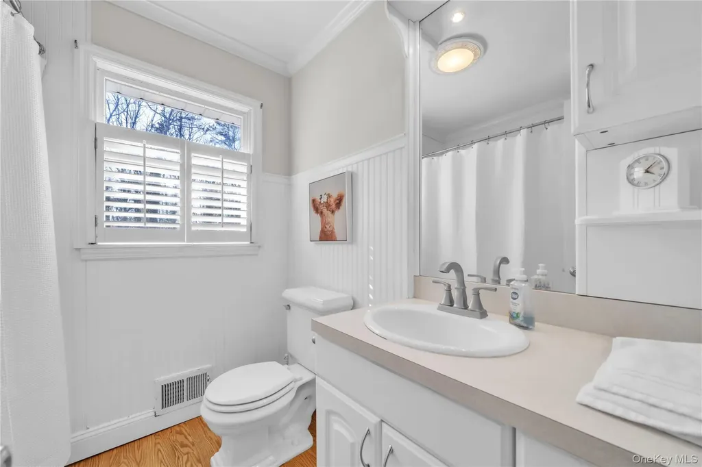 1408 Saint Louis Avenue Bay Shore NY 11706