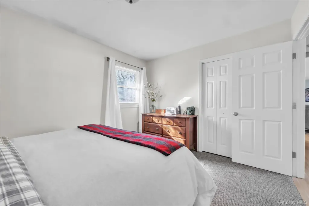 1408 Saint Louis Avenue Bay Shore NY 11706
