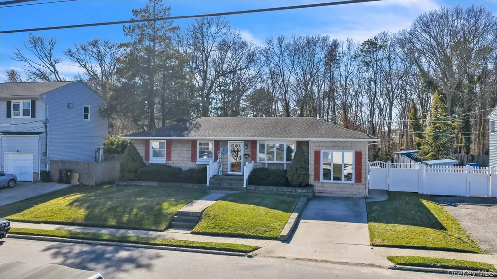 1408 Saint Louis Avenue Bay Shore NY 11706