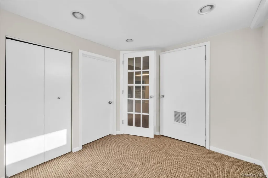 1408 Saint Louis Avenue Bay Shore NY 11706