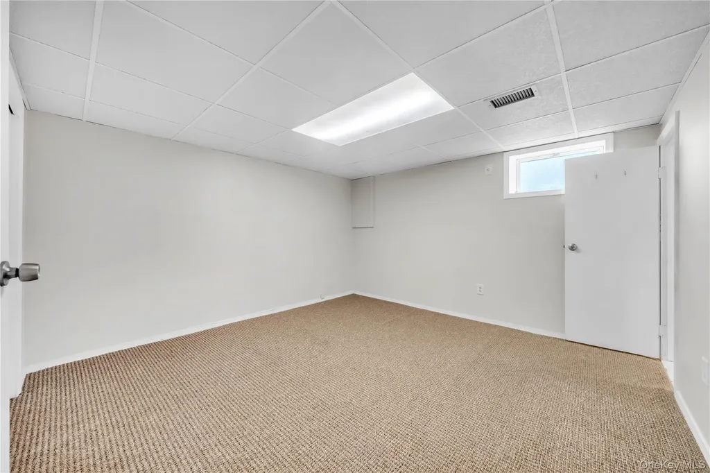 1408 Saint Louis Avenue Bay Shore NY 11706