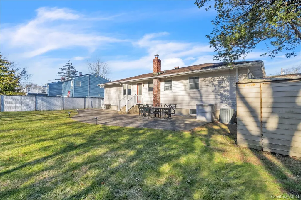 1408 Saint Louis Avenue Bay Shore NY 11706