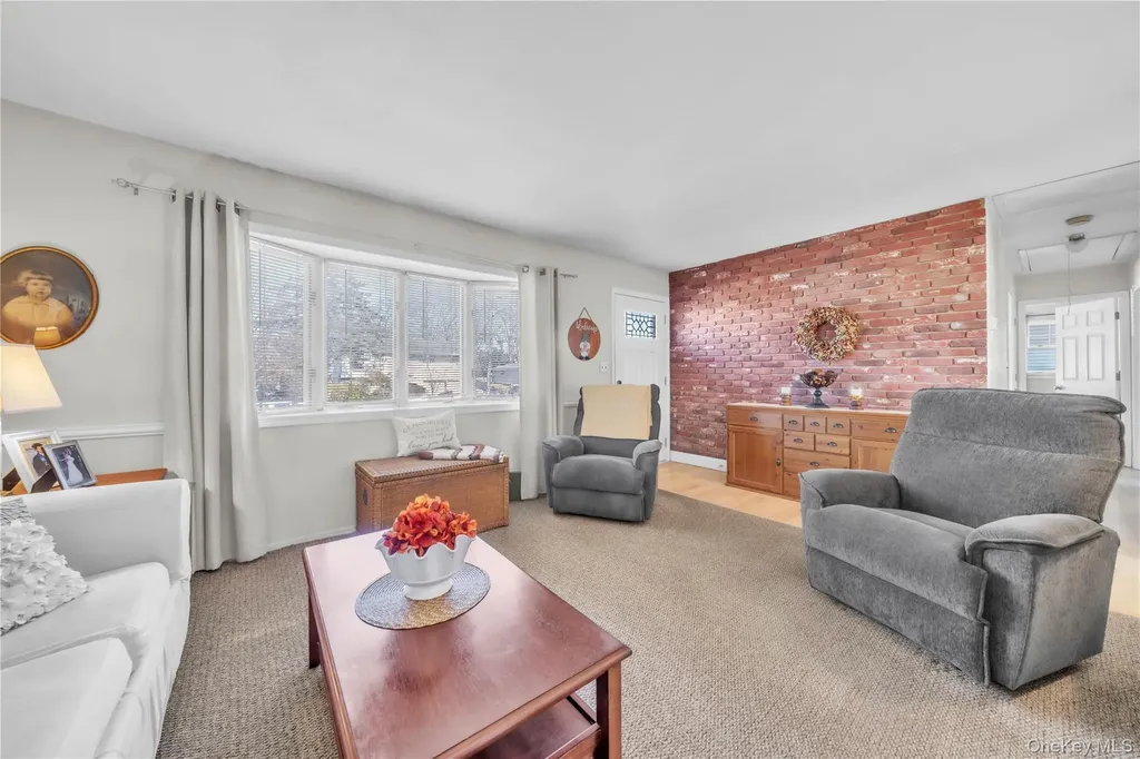 1408 Saint Louis Avenue Bay Shore NY 11706