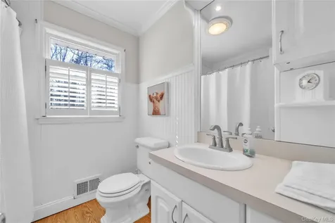 1408 Saint Louis Avenue Bay Shore NY 11706