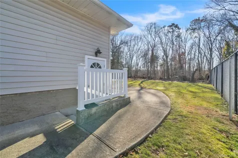 1408 Saint Louis Avenue Bay Shore NY 11706