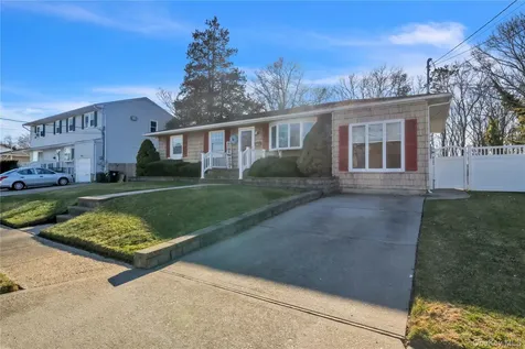 1408 Saint Louis Avenue Bay Shore NY 11706