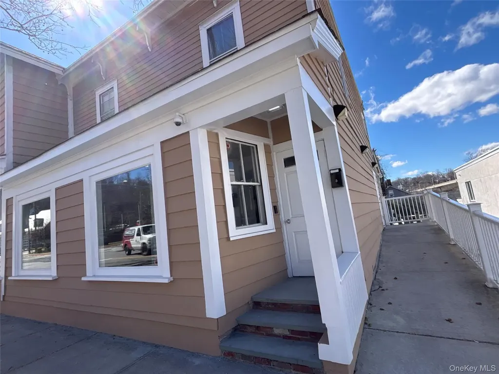 3 Bryant Avenue Roslyn NY 11576