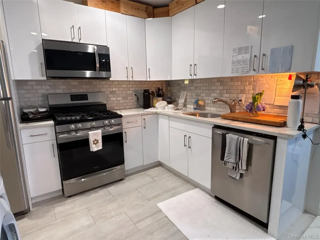 3 Bryant Avenue Roslyn NY 11576