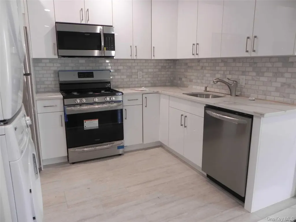 3 Bryant Avenue Roslyn NY 11576