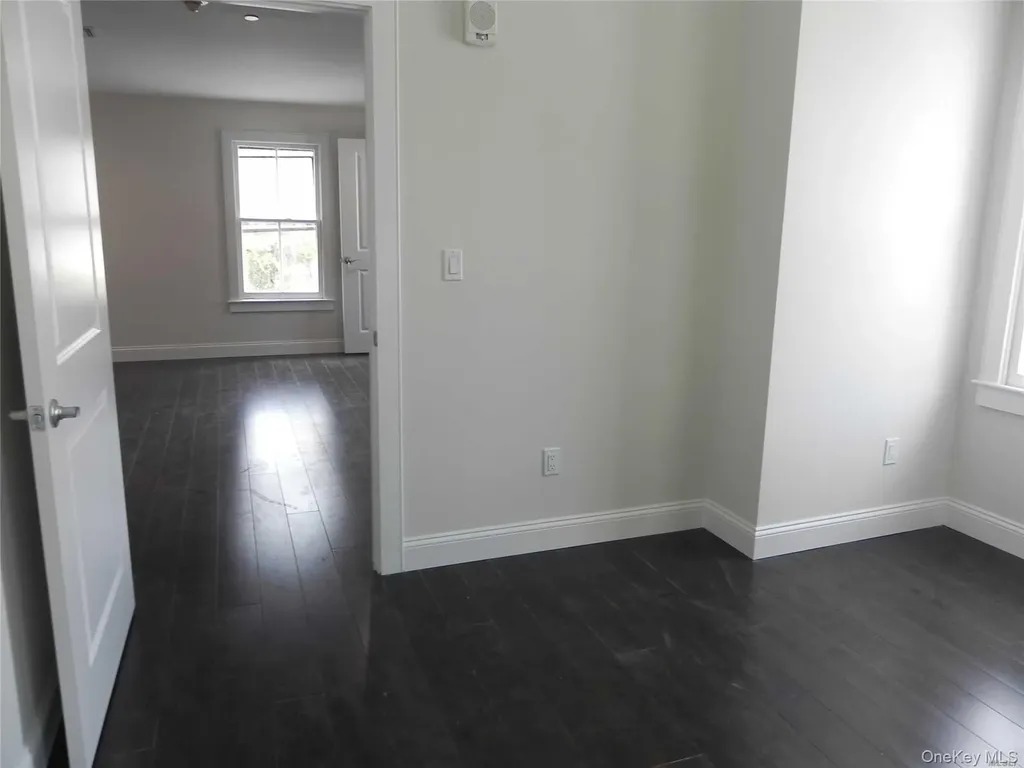 3 Bryant Avenue Roslyn NY 11576