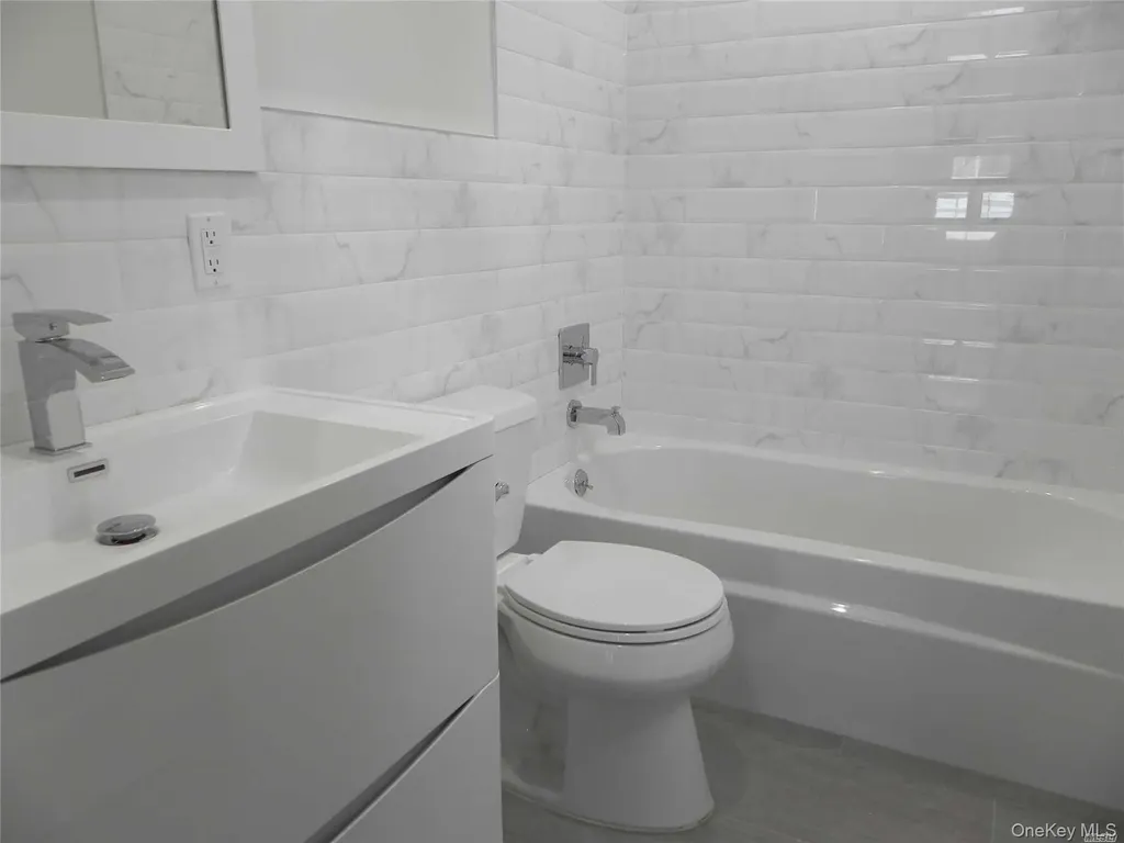 3 Bryant Avenue Roslyn NY 11576